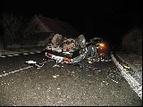obrázek ke článku: Rychlá jízda-auto skončilo střeše a zraněná spolujezdkyně zemřela