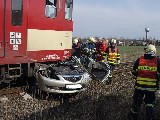 obrázek ke článku: Srážku vlaku a osobního vozidla nepřežil jeden člověk 