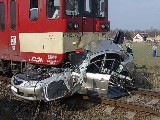 obrázek ke článku: Srážku vlaku a osobního vozidla nepřežil jeden člověk 