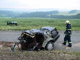 obrázek ke článku: Dvacetiletá dívka bez řidičáku rozpůlila Lancii o strom.