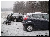 obrázek ke článku: Na sjetých pneumatikách dostal smyk a střetl se s protijedoucím vozidlem