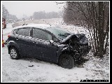 obrázek ke článku: Na sjetých pneumatikách dostal smyk a střetl se s protijedoucím vozidlem