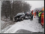 obrázek ke článku: Na sjetých pneumatikách dostal smyk a střetl se s protijedoucím vozidlem