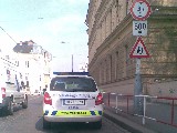 obrázek ke článku: Městská policie Praha parkuje v Zenklově ulici